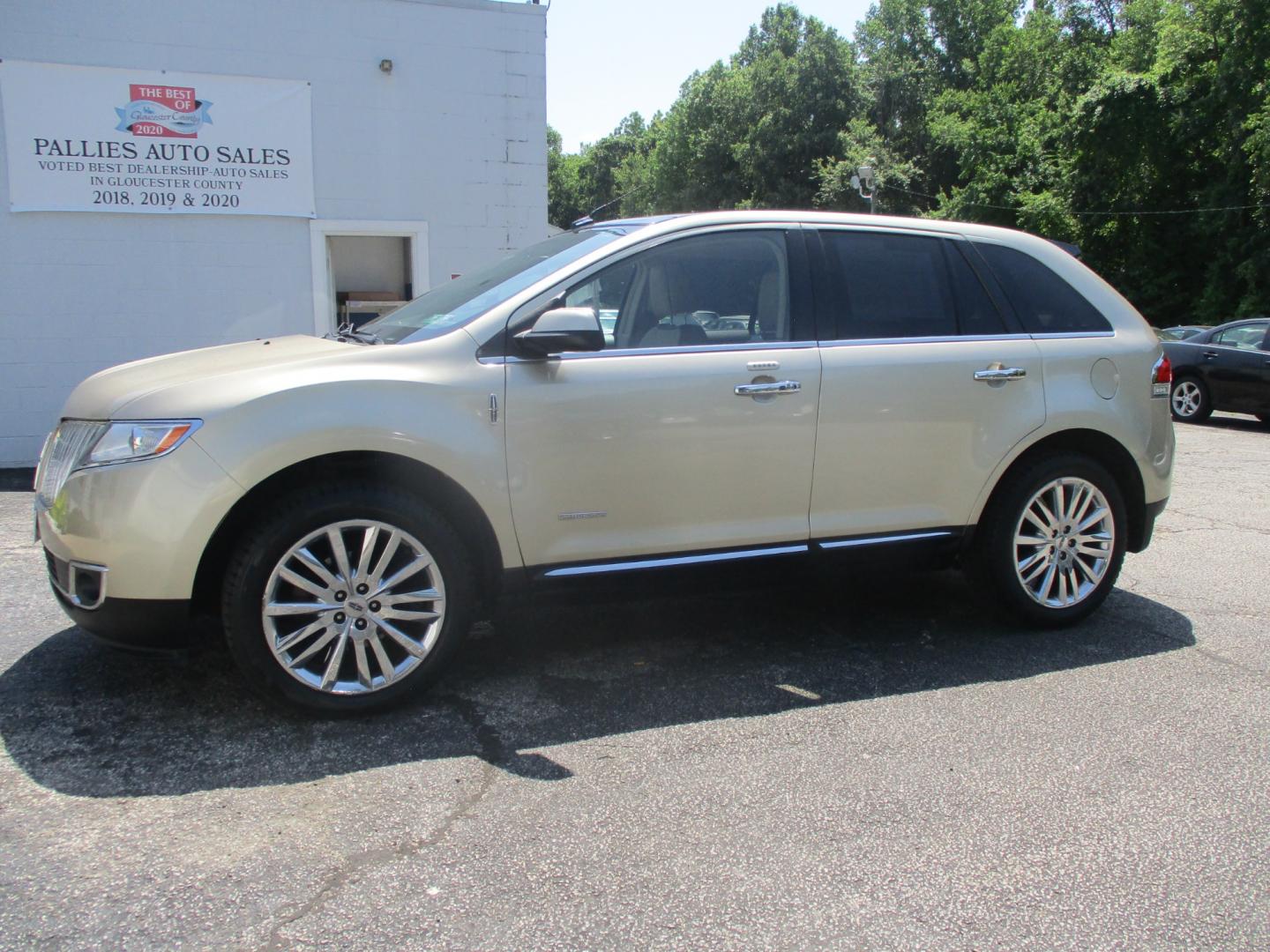 2011 GOLD Lincoln MKX (2LMDJ8JK4BB) , AUTOMATIC transmission, located at 540a Delsea Drive, Sewell, NJ, 08080, (856) 589-6888, 39.752560, -75.111206 - Photo#1